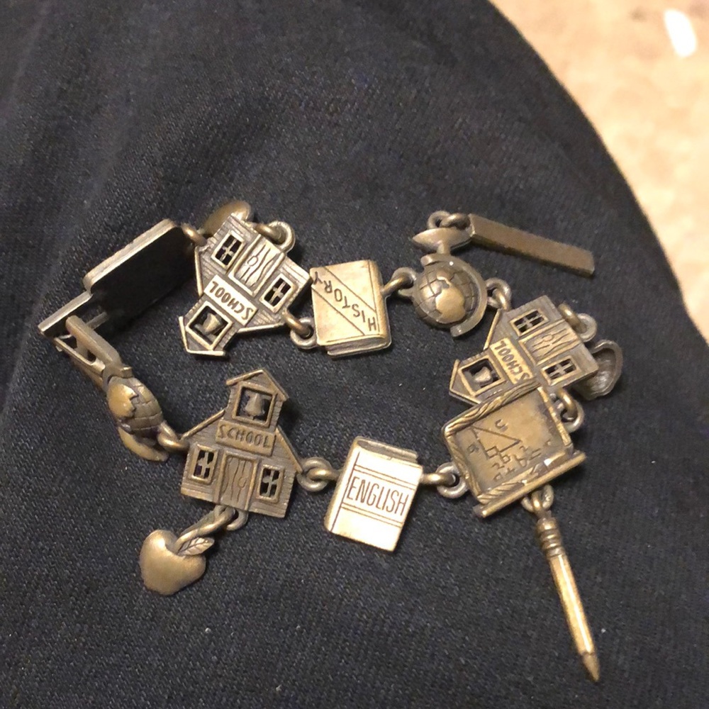 🍎Vintage School Themed Charm Bracelet- 483 $30 or $25 w/offer